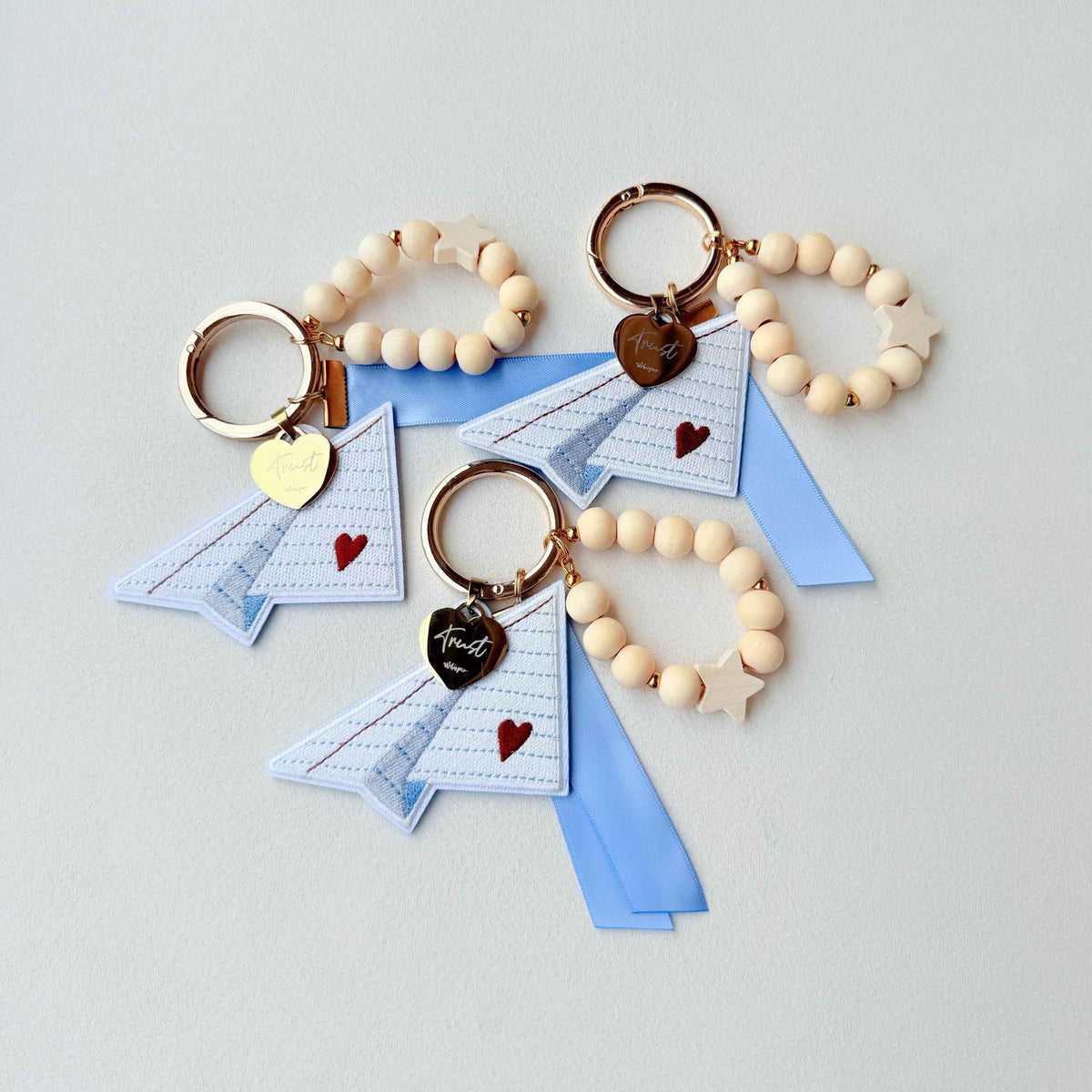 Trust｜紙飛機刺繡吊飾