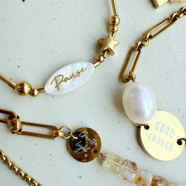 Pause 深呼吸白蝶貝彈性手環